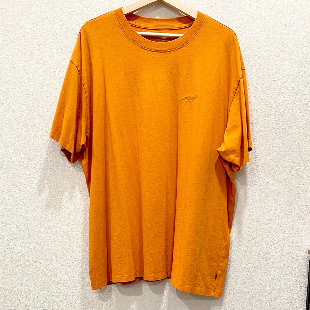 Pre-loved! Men’s LEVI’S Orange Vintage Fit Short Sleeve Shirt!